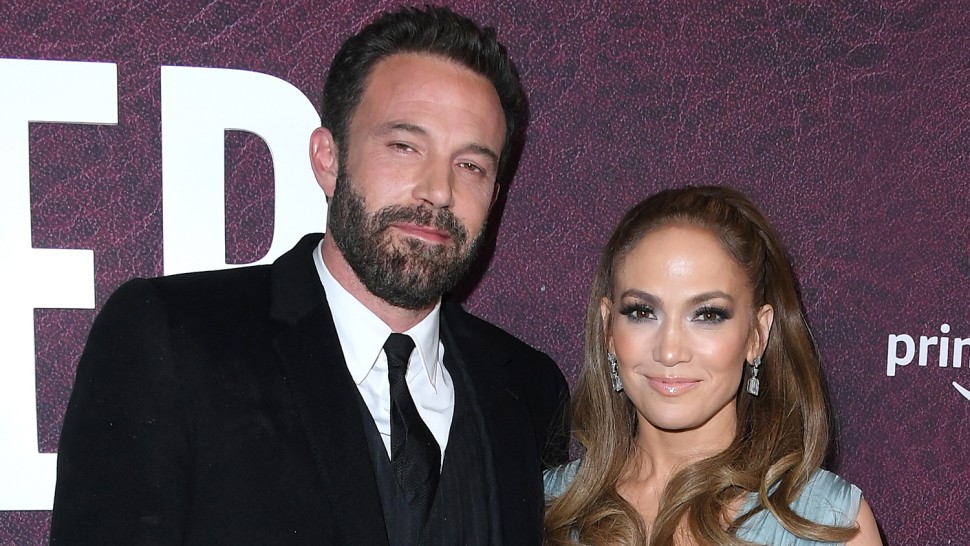 Jennifer Lopez a apărut cu un super diamant pe inelar. Este inelul de logodnă primit de la Ben Affleck
