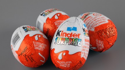 Ouă Kinder infestate cu salmonella. Compania Ferrero investigată la nivel european de UE. Zeci de cazuri suspecte
