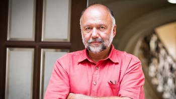 Cel mai de succes scriitor ucrainean Andrei Kurkov nu se teme de război. Ce crede despre președintele Zelenski