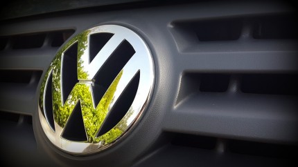 Volkswagen nu se grăbește să decidă construcția de noi fabrici de baterii în Europa Necesarul acoperit până în 2028