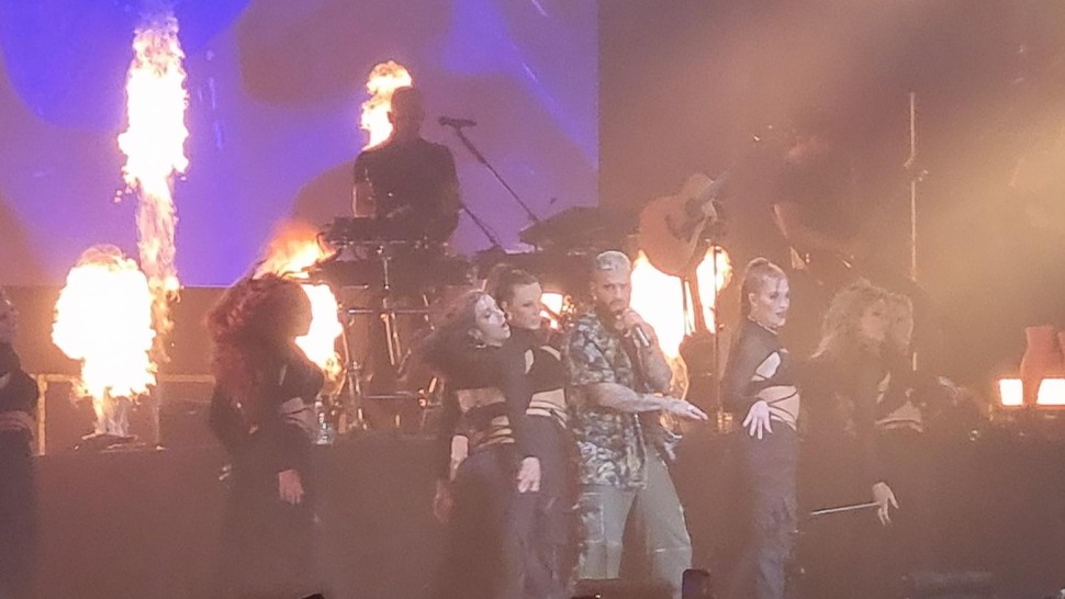 VIDEO de la concertul Maluma din București. Fane luate de ambulanță | VIDEO EXCLUSIV