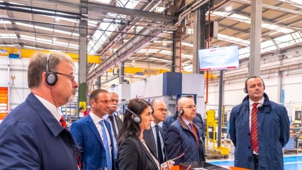 Ambasadorul Italiei vizită la cel mai mare producător de utilaje agricole din România. Cifra de afaceri anunțată pentru 2022 - 70 de milioane de euro