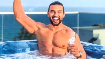 Ce face musculosul Dorian Popa la Disneyland