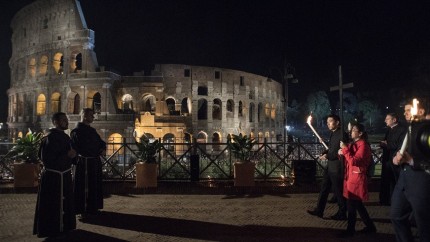 Act curajos la Vatican. O familie rusă și una ucraineană vor purta împreună crucea la Via Crucis în Vinerea Mare. Ucraina contestă decizia