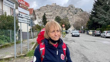 La 72 de ani o femeie a plecat pe jos într-o călătorie de 22.000 de kilometri. Pe urmele lui Marco Polo pe străvechea rută comercială Drumul Mătăsii
