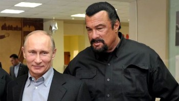 Steven Seagal ultimul mare susținător al lui Vladimir Putin. Declarații la petrecerea de 70 de ani Vă iubesc pe toți și suntem împreună la bine și la rău
