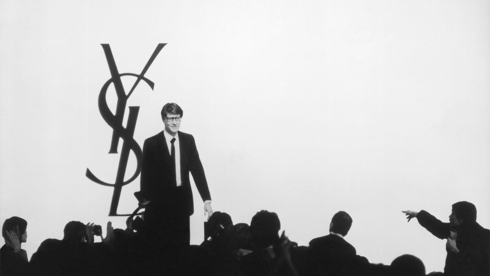 Uimitoarea poveste a lui Yves Saint Laurent puștiul din Algeria hărțuit de colegi și angajat pe loc de Christian Dior