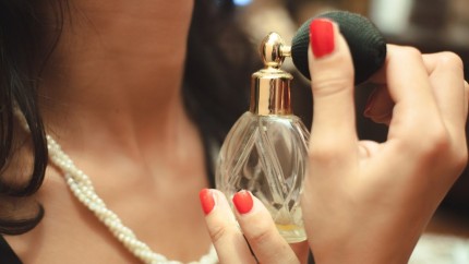 Parfumuri care pot cauza infertilitate descoperite în magazine. Decizia inspectorilor ANPC