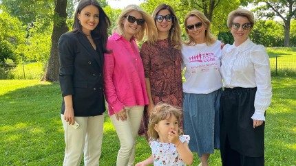 Vedetele Antena 1 și Pro TV unite pentru sănătatea femeilor Alessandra Stoicescu și Andreea Esca luptă împreună