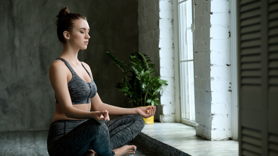 Top 4 moduri de a practica meditația centrată pe respirație. Te poate scăpa de stres