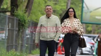 EXCLUSIV PAPARAZZI | Romantism de milionar în parcul Herăstrău. Dan Nicorescu se bucură de o primăvară ...cu buline și pantofi cu toc
