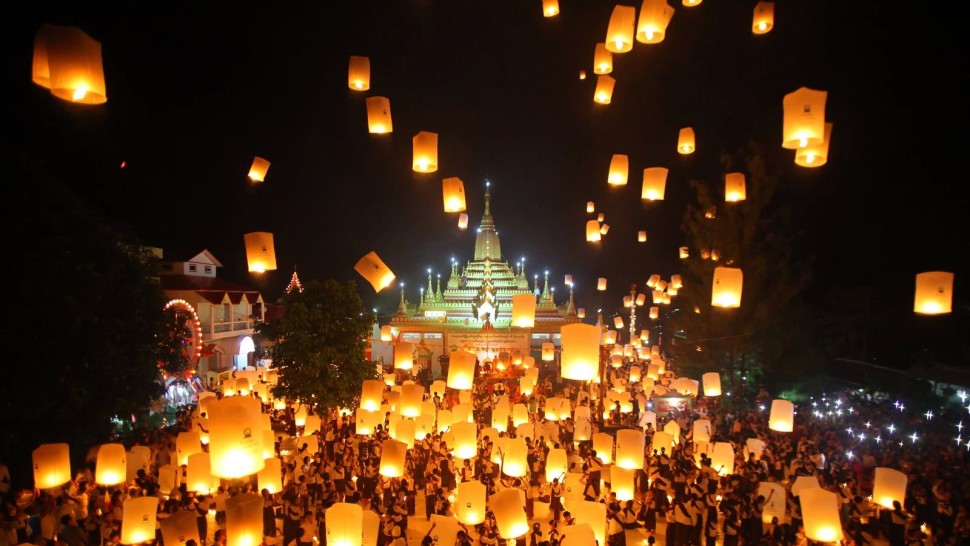 Ce este Vesak sărbătoarea de astăzi Oamenii poartă haine albe și își decorează casele cu felinare