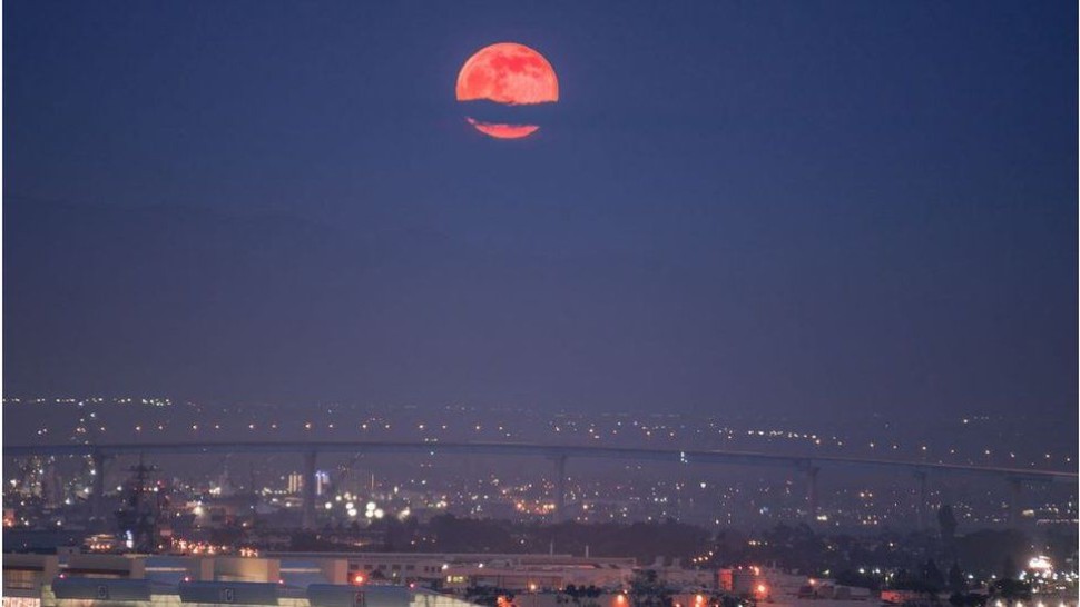 Ce este Strawberry Moon - Luna Căpșunelor vizibilă pe cer în această săptămână