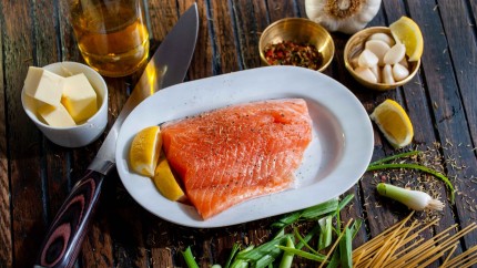 Beneficiile somonului. Ideal în dietele pentru slăbit