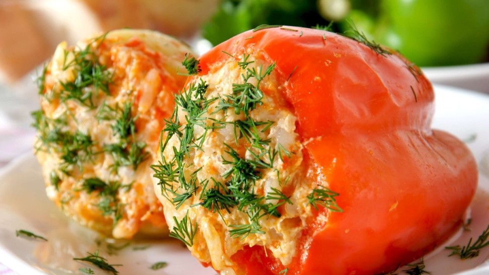 Rețetă ardei umpluți. Pot fi făcuți și la cuptor