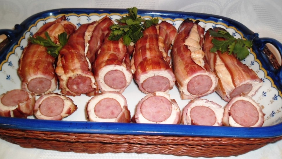 Rețetă ruladă de piept de pui umplut. Poate fi cu omletă sau cârnăcior