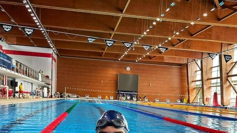 Metodă inedită de a vedea litoralul românesc evitând aglomerația. Un bărbat a înotat de la Agigea la Mangalia