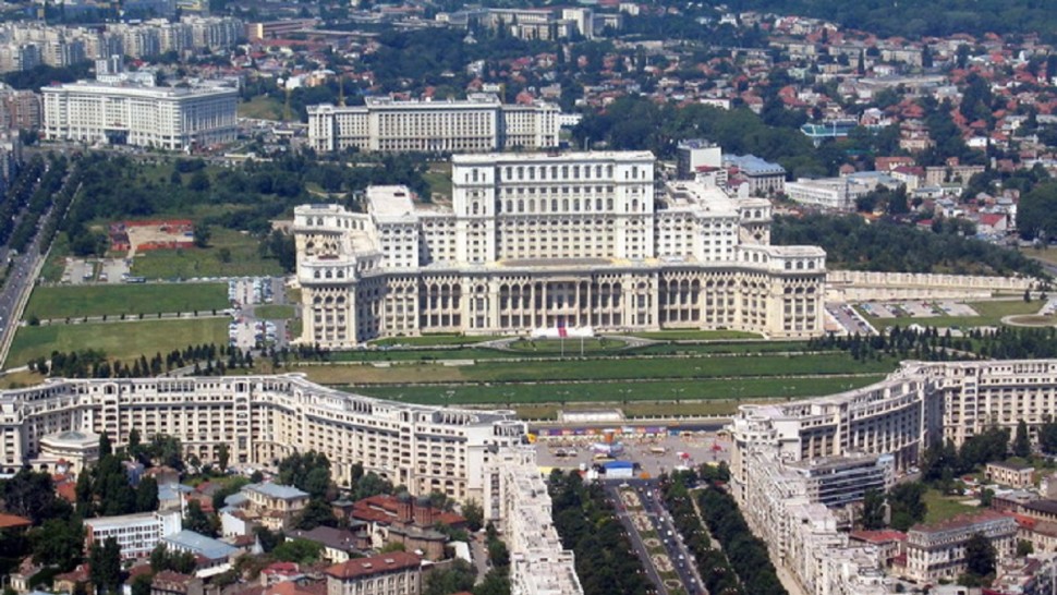 Ziua când a început construcția Casei Poporului. 100.000 de muncitori au lucrat la clădirea gigant