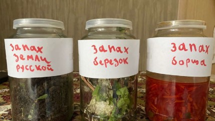 Un rus vinde conserve cu miros de patrie destinate compatrioților plecați pe alte meleaguri