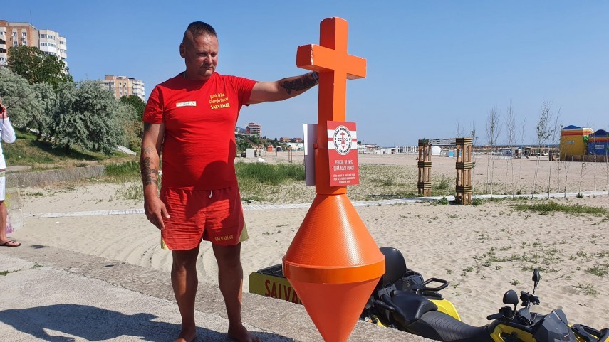 Scandalul geamandurilor cruci de pe litoral. Turiștii sunt revoltați nu speriați. Ce spune Arafat