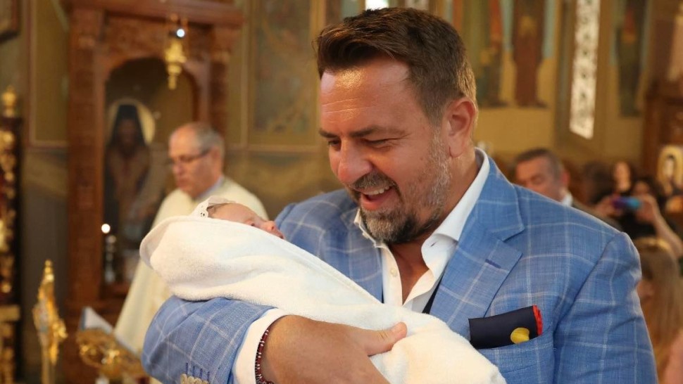 Horia Brenciu naș de botez. Câtă bucurie și ce familie frumoasă are artistul | FOTO