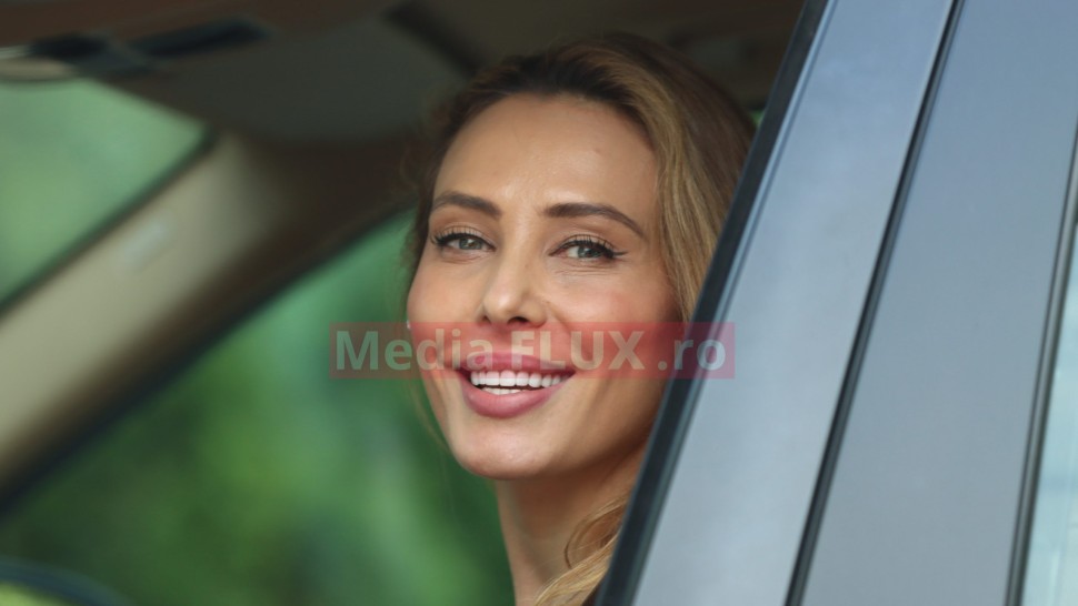 Iulia Vântur atât de frumoasă și atât de fericită | PAPARAZZI EXCLUSIV