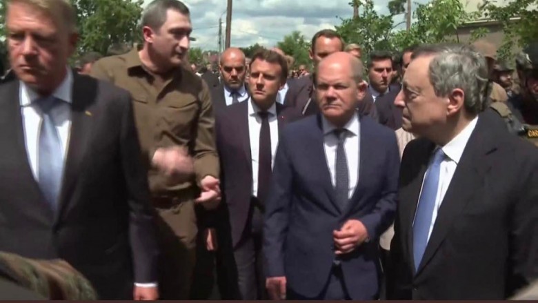 Klaus Iohannis vizită fulger la Kiev în compania lui Macron Scholz și Draghi. Liderii politici au vizitat locul masacrului săvârșit de ruși