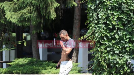 Vladimir Drăghia și-a scos pătrățelele la soare pe străzile Capitalei | EXCLUSIV PAPARAZZI