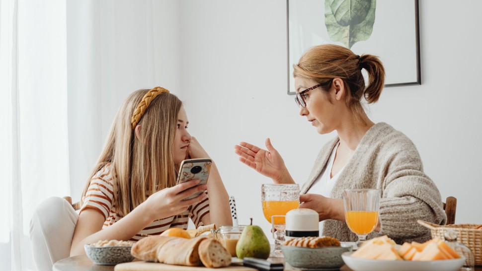 Comunicarea cu adolescentul cheia succesului. Iată cum o faci în mod eficient