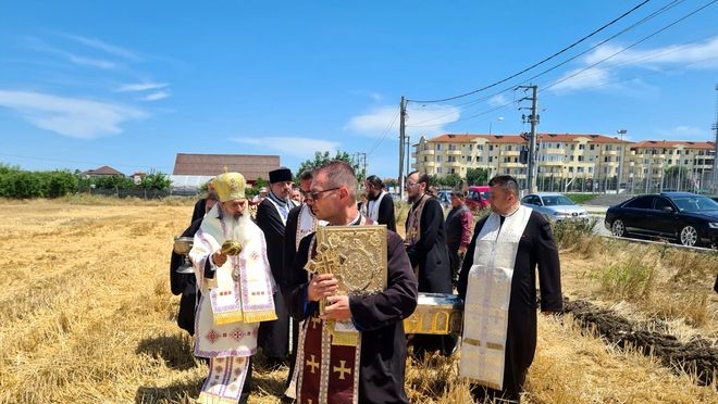 Campanie de rugăciuni pentru ploaie IPS Teodosie duce raclele pe câmp. Reacția lui Petre Daea ministrul Agriculturii