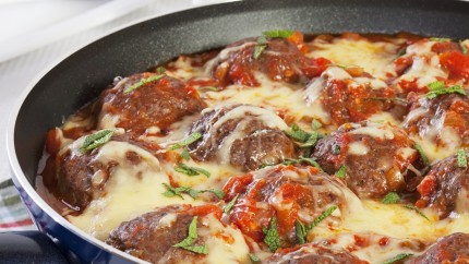 Rețetă chiftele cu mozzarella. Nu te vei putea abține