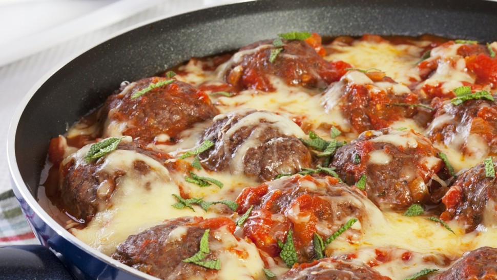 Rețetă chiftele cu mozzarella. Nu te vei putea abține