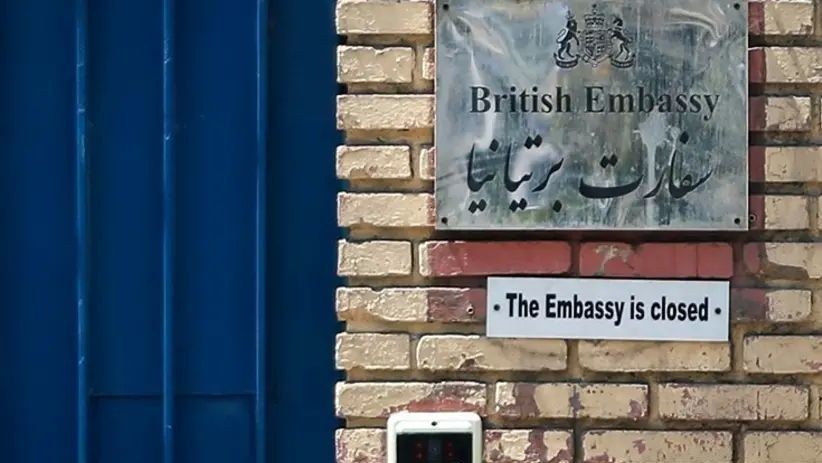 Adjunctul ambasadorului britanic și alți diplomați reținuți de autoritățile din Iran. Sunt acuzați de spionaj pentru că au prelevat mostre de sol