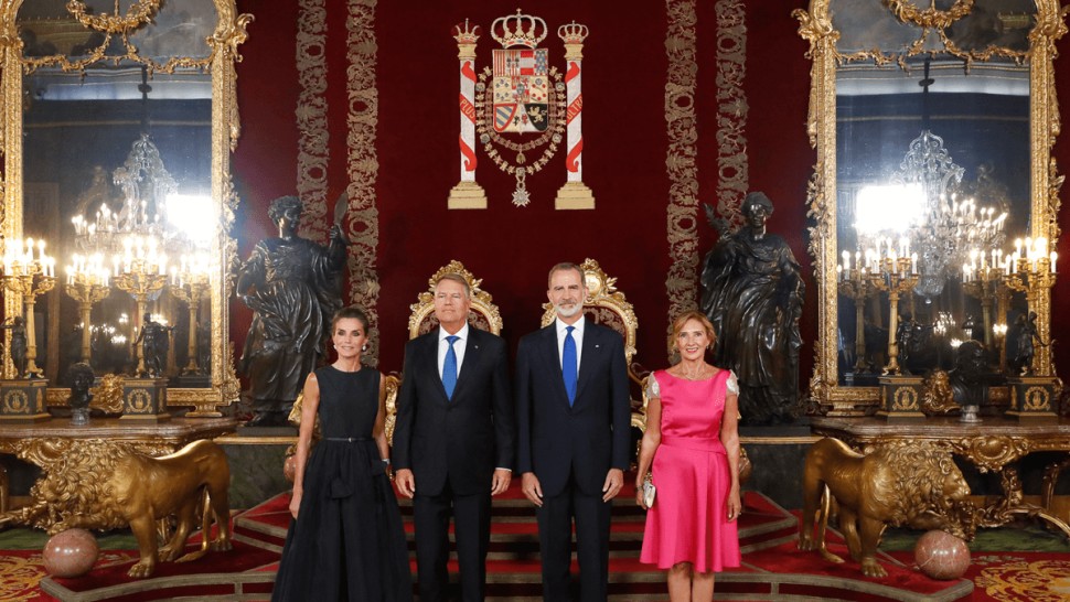 Carmen Iohannis a gafat din nou. Maria Marinescu i-a criticat dur ținuta de la dineul de gală găzduit de Majestățile Lor Regele Felipe al VI-lea și Regina Letizia