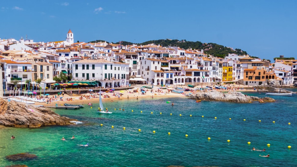 Alertă în Spania Mai multe plaje de pe Costa Brava au fost închise din cauza rechinilor