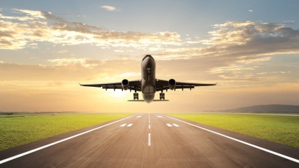 Top 5 trucuri esențiale pentru a-ți dispărea frica de zbor
