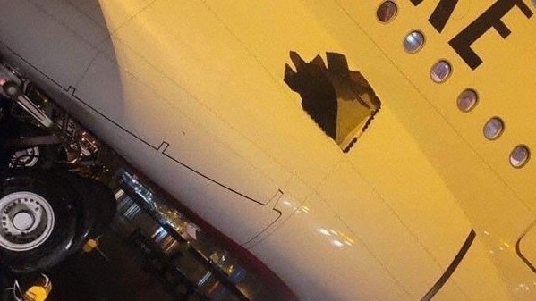 Un avion Airbus A 380 a zburat 13 ore și aproape 10.000 de km cu o gaură în fuselaj. Aeronava a decolat de la Dubai