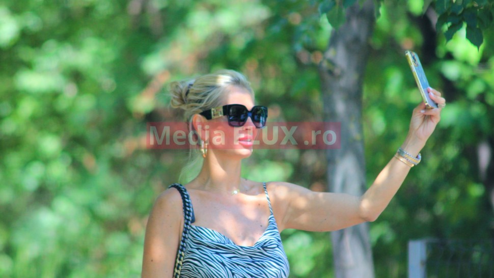 Andreea Bănică îmbrăcată și accesorizată de mii de euro face o pauză de social media înainte să ajungă la coafor | EXCLUSIV PAPARAZZI