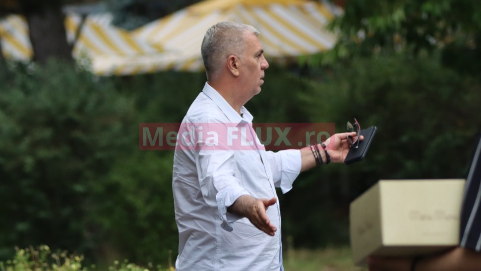 Viața de după politică Zgonea e cool și-a schimbat look-ul și anturajul. FOTO PAPARAZZI