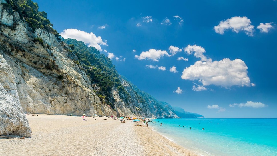 Curiozități despre insula Lefkada din Grecia. Numele a fost dat de la stânca albă din zonă