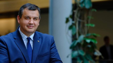 OPOZIȚIA cere Guvernului ca rușii să nu mai primească viză pentru a intra în România