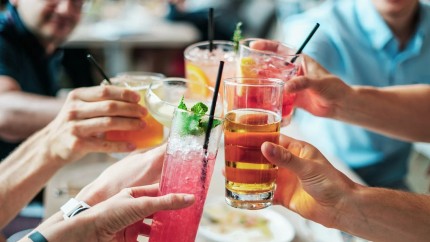 Guvernul îi încurajează pe tineri să consume alcool. Decizie ciudată a autorităților din Japonia