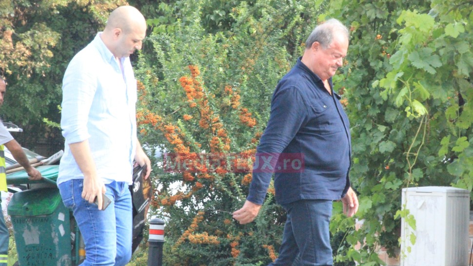 PAPARAZZI Imagini rare cu Vasile Blaga. Ce a cumpărat europarlamentarul de la piața Domenii