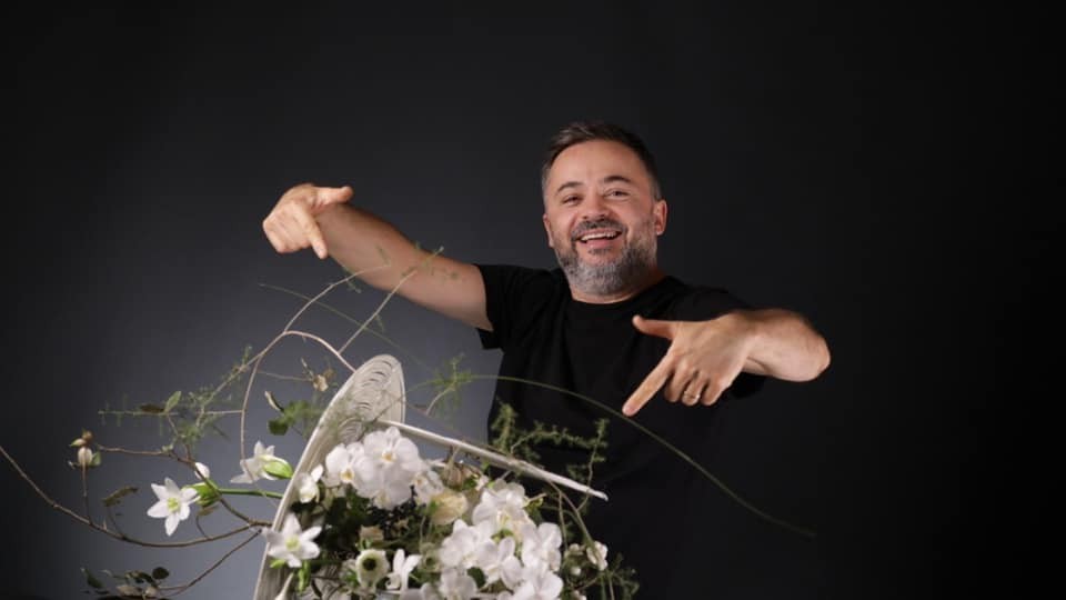 România a intrat în elita industriei de flori din Europa. Aranjamentul floral care a impresionat juriul unui important concurs