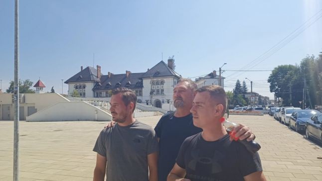 Povestea emoționantă a fraților care s-au regăsit după 30 de ani. Recunoscut după un semn particular din copilărie