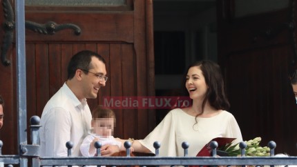 EXCLUSIV Singurele imagini de la botezul fiicei lui Vlad Voiculescu. Cu prietenii mai pe hipstereală. Marius Manole Claudiu Năsui și Anca Dragu printre invitați