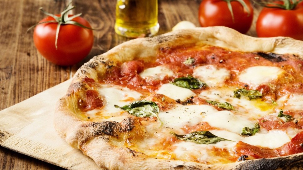 Aplauze pentru eșecul gigantului fast-food Dominos Pizza din Italia. Întotdeauna m-am întrebat cum ar putea supraviețui aici...