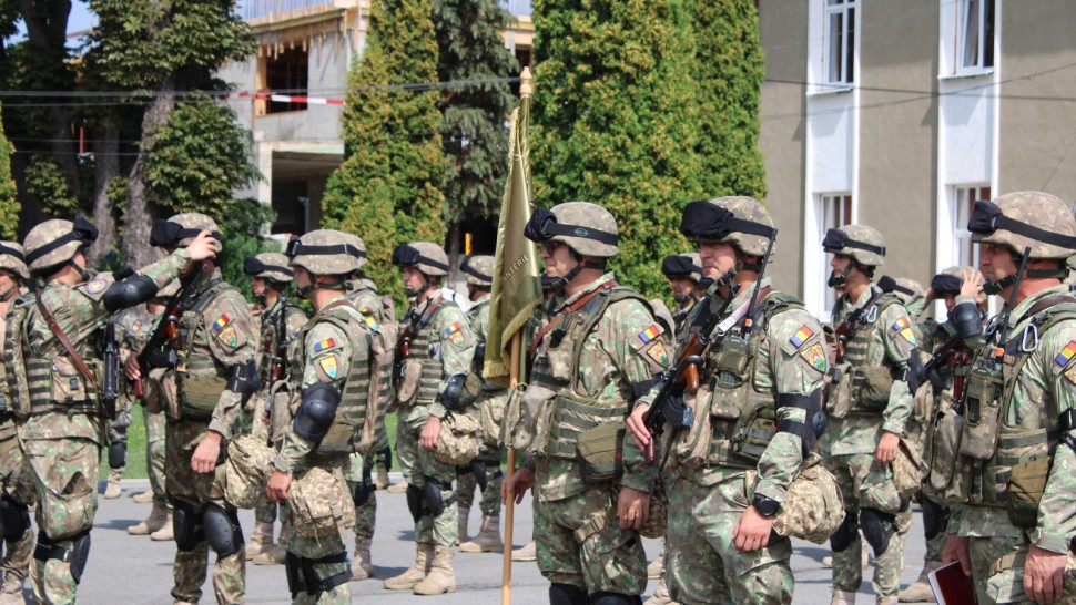 Armata sună adunarea Bărbații din două județe sunt chemați în unitățile militare