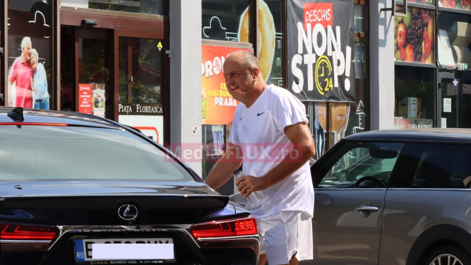 Dan Șucu s-a lepădat de pantaloni și tricou și a pornit-o în bermude prin Dorobanți. Ce a pățit milionarul | FOTO PAPARAZZI