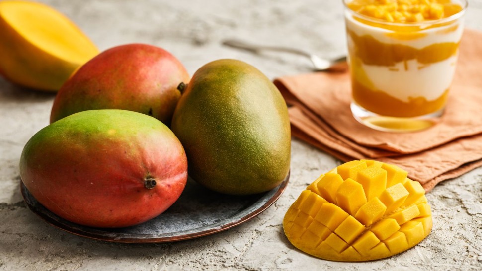 Beneficiile fructului mango. Te poate ajuta să ai un somn mai bun